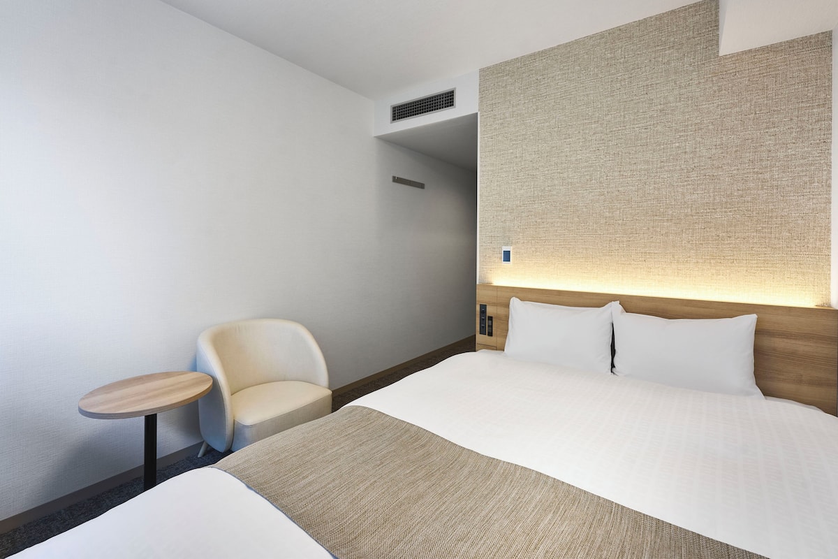 羽绒被、办公桌、遮光窗帘、隔音