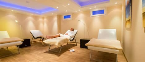 Massagens desportivas, reflexologia, manicure e pedicure, massagens