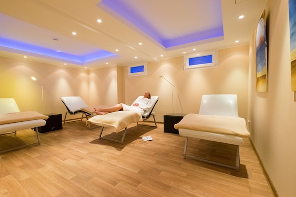 Sportmassage, reflexologi, manikyr och pedikyr och massage