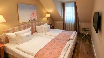 Junior Suite | 1 bedroom, premium bedding, minibar, in-room safe