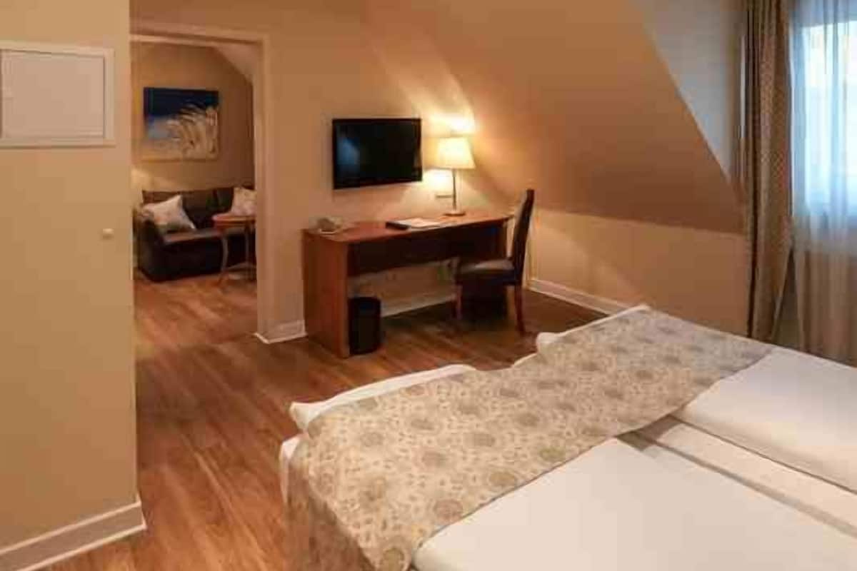 Junior Suite | Sengetøy av topp kvalitet, minibar, safe på rommet og skrivebord