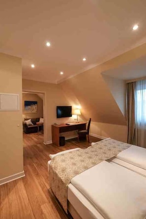 Junior Suite | 1 slaapkamer, luxe beddengoed, een minibar, een kluis op de kamer