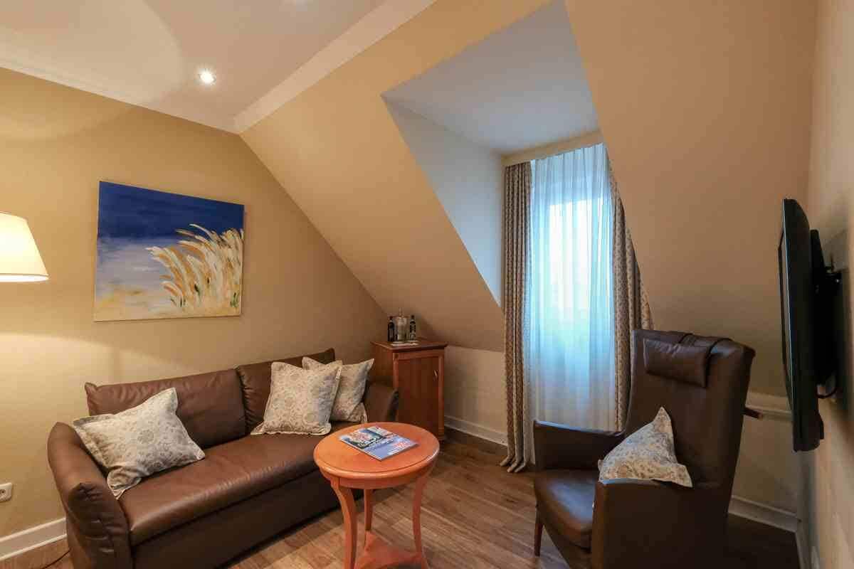 junior suite | 1 bedroom, premium bedding, minibar, in-room safe