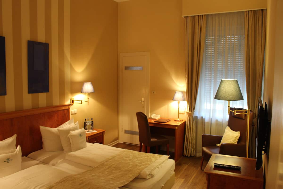 1 bedroom, premium bedding, minibar, in-room safe