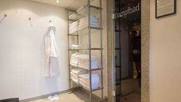 Sportmassagen, Reflexologie, Maniküre und Pediküre, Massageanwendungen