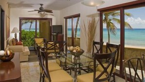 In-room dining - Encanto El Faro Luxury Ocean Front Condo-Hotel (Playa del Carmen)