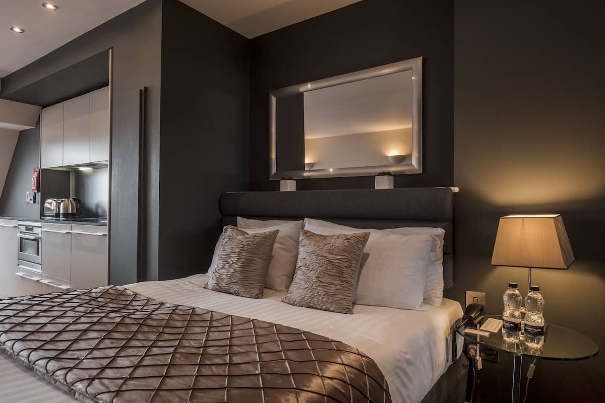 Studio, 1 King Bed | Private kitchen | Full-size fridge, microwave, oven, stovetop