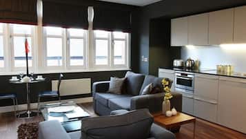 43-Zoll-Smart-TV mit Digitalempfang, Fernseher, DVD-Player