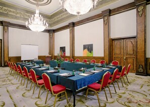 Business center - The Convention Center & Royal Suites (Kuwait City)