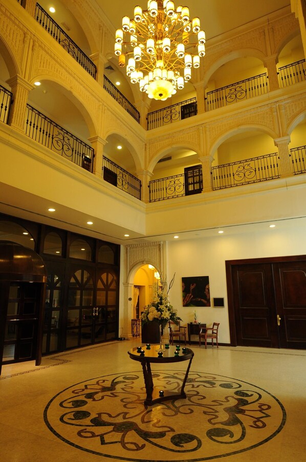 Lobby - The Convention Center & Royal Suites (Kuwait City)