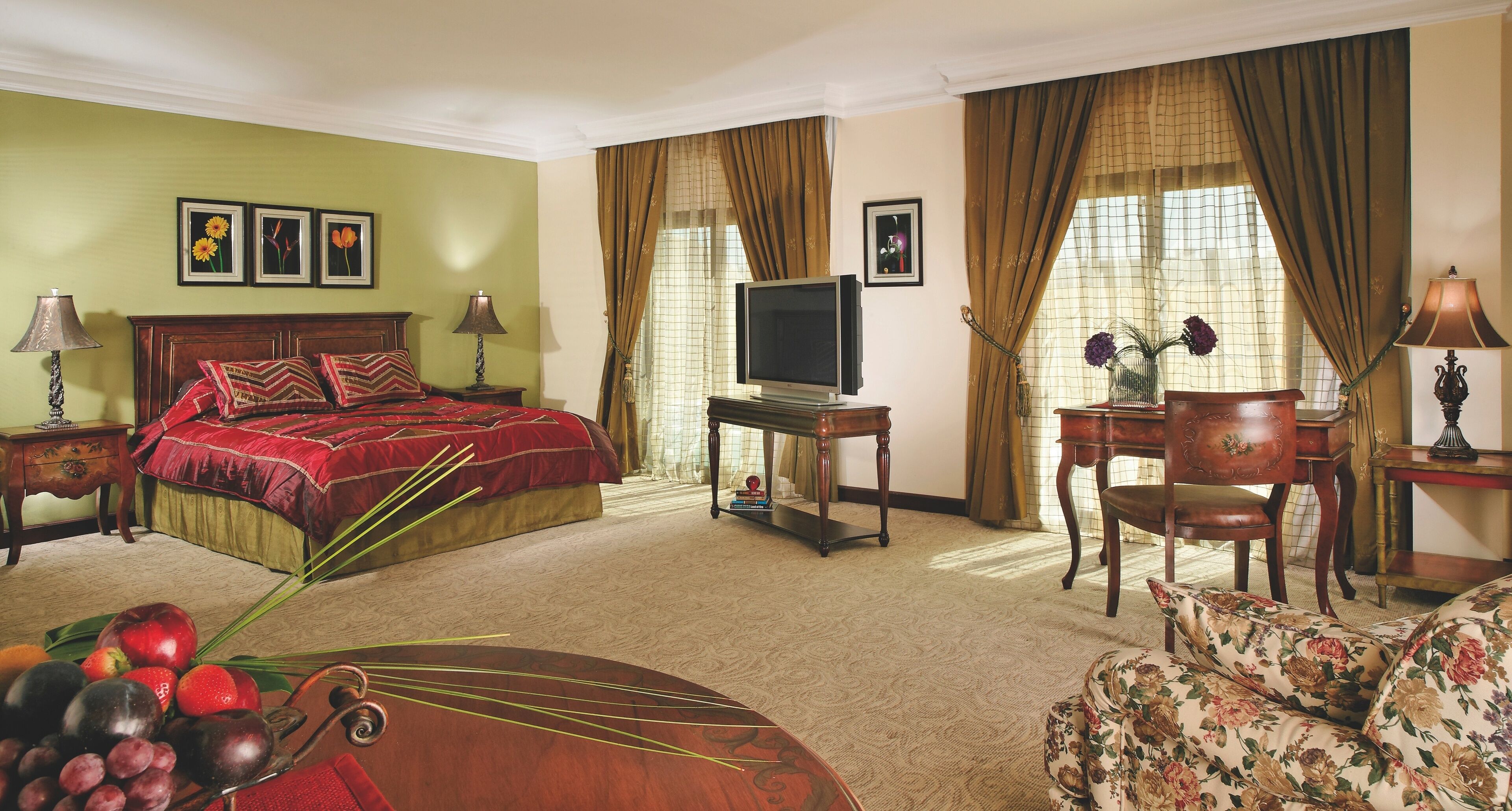 Foto - The Convention Center & Royal Suites Hotel