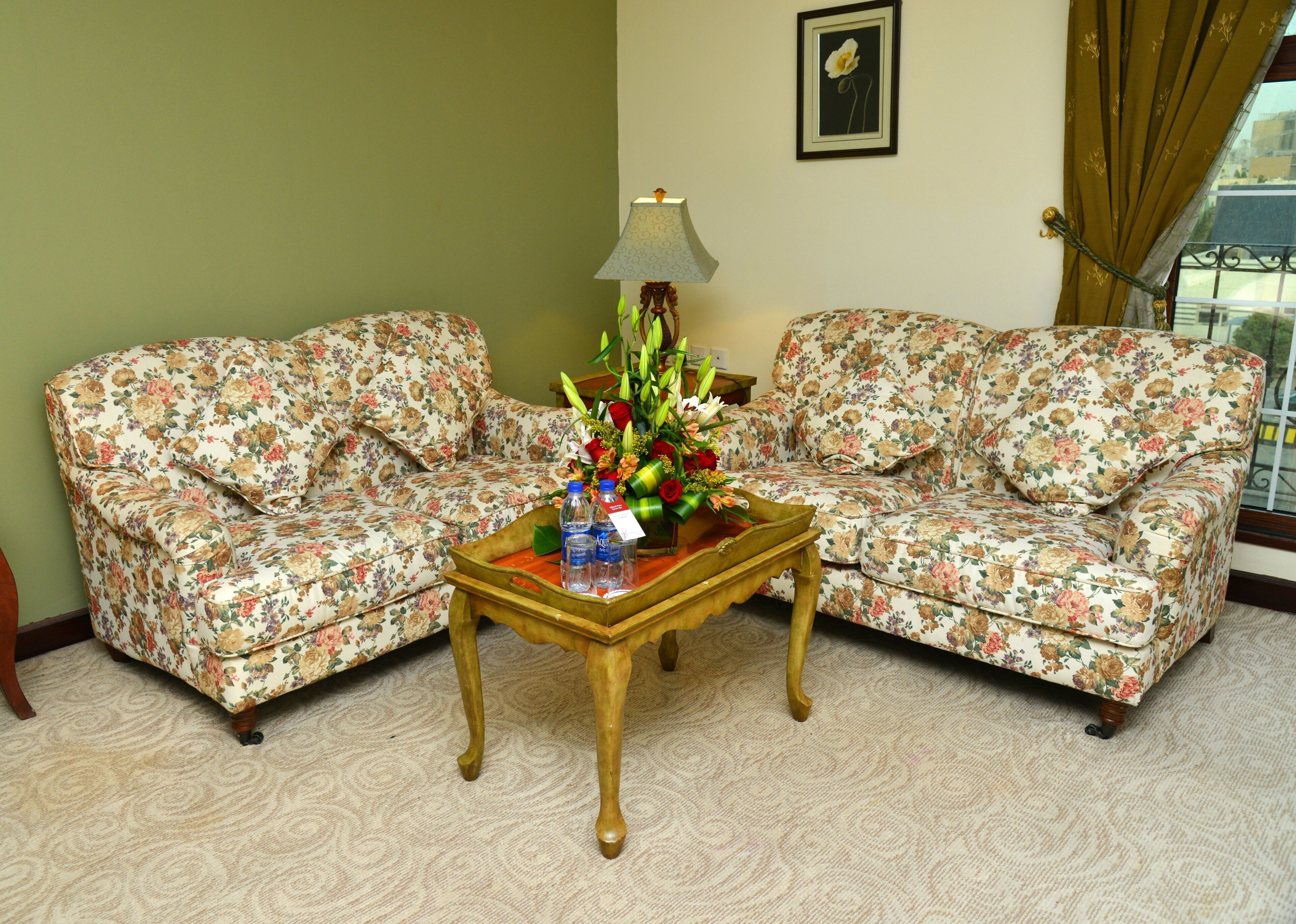 Foto - The Convention Center & Royal Suites Hotel