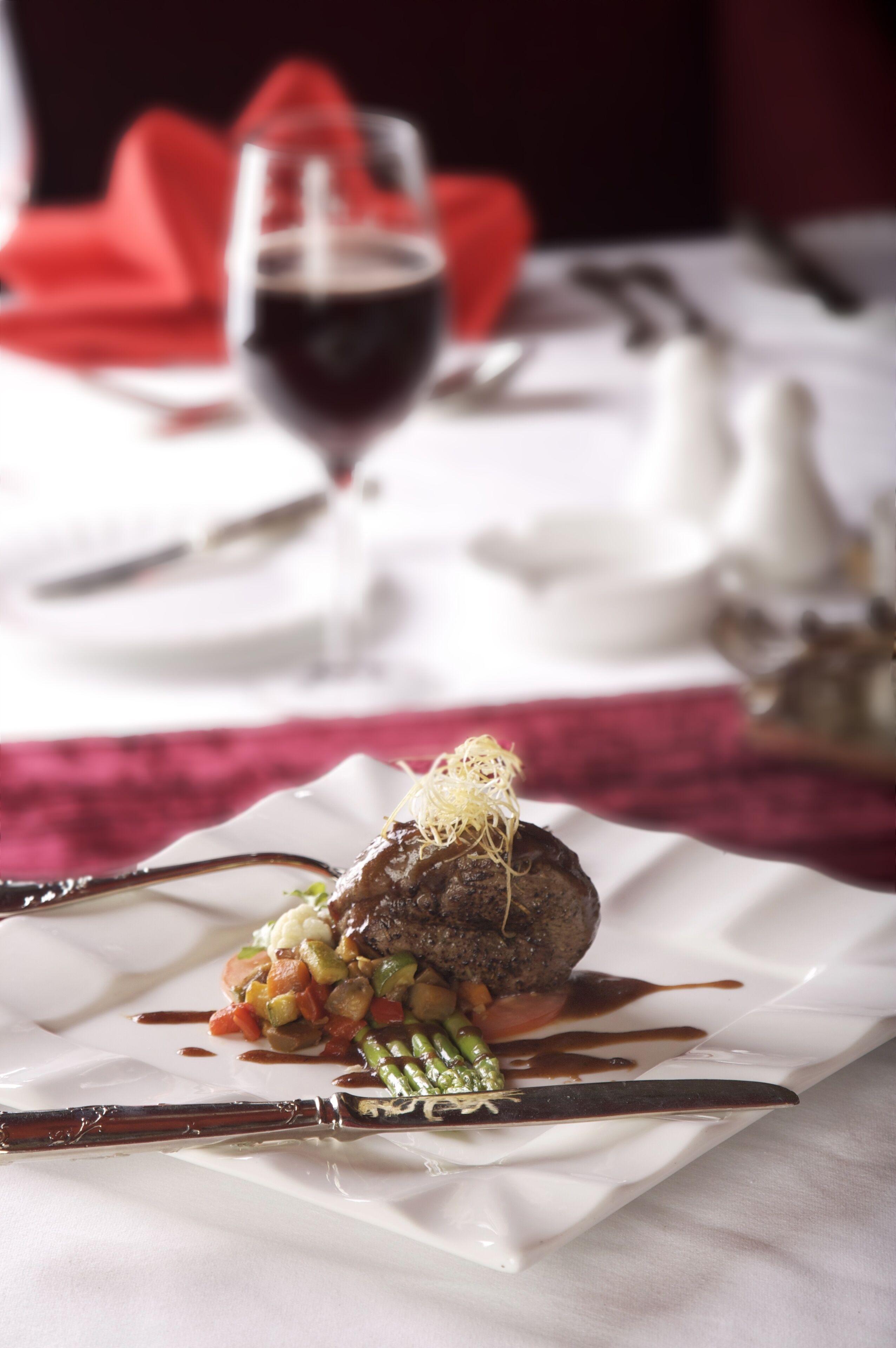 Foto - The Convention Center & Royal Suites Hotel