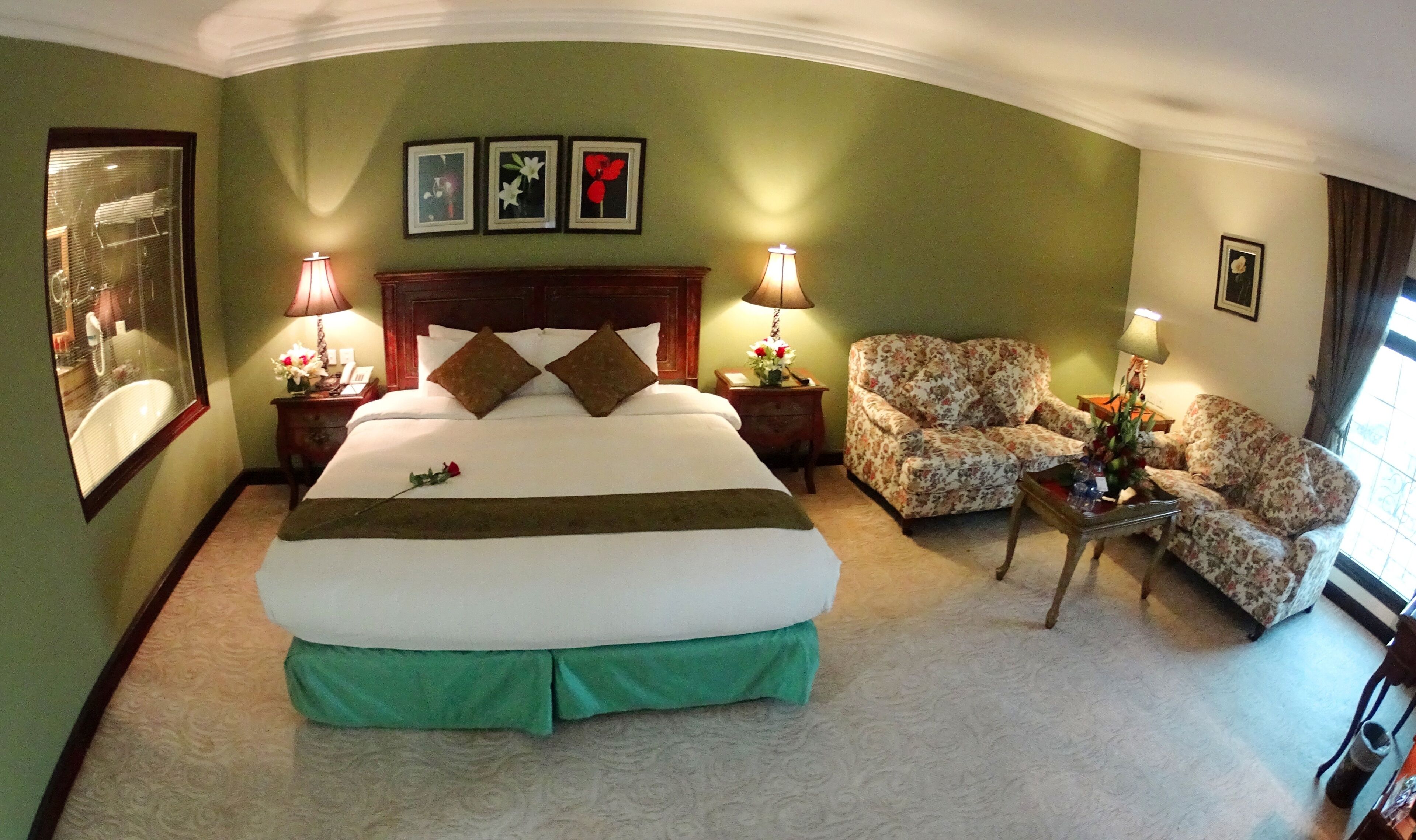 Foto - The Convention Center & Royal Suites Hotel