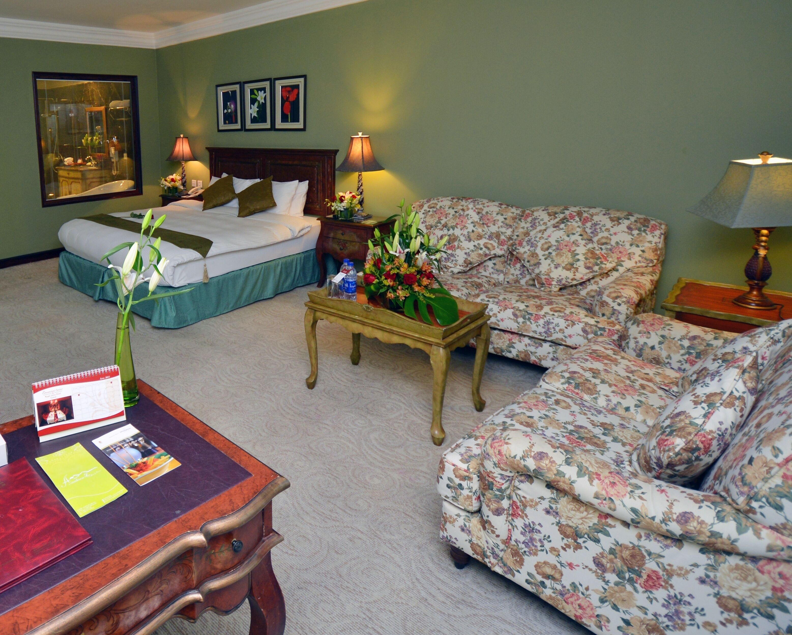 Foto - The Convention Center & Royal Suites Hotel