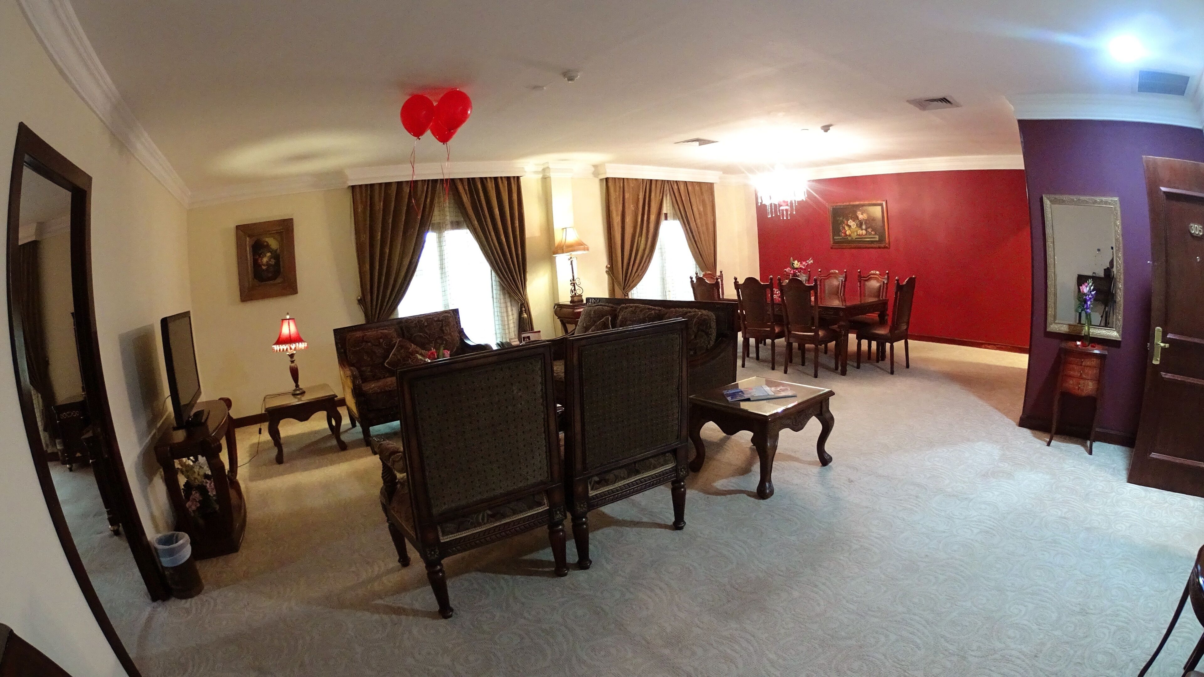 Foto - The Convention Center & Royal Suites Hotel