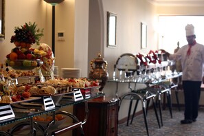 3 restaurants, French cuisine - The Convention Center & Royal Suites (Kuwait City)