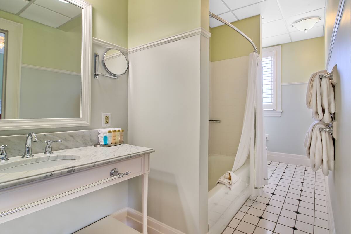 Free toiletries, hair dryer, bathrobes, towels