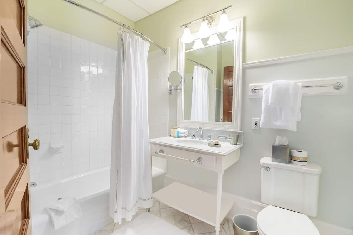Free toiletries, hair dryer, bathrobes, towels