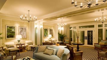 Couples treatment rooms, sauna, hot tub, steam room, body treatments