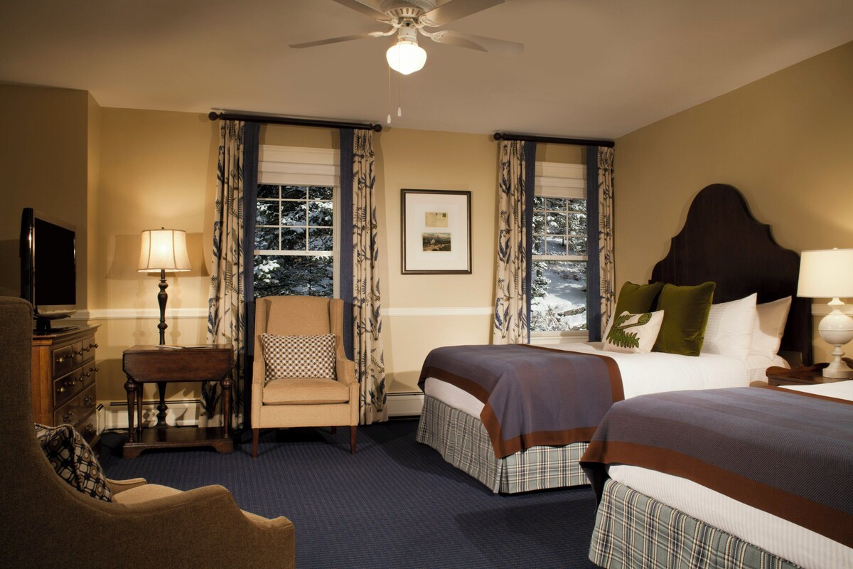 Deluxe Room, 2 Queen Beds | Premium bedding, down duvets, pillow-top beds, in-room safe
