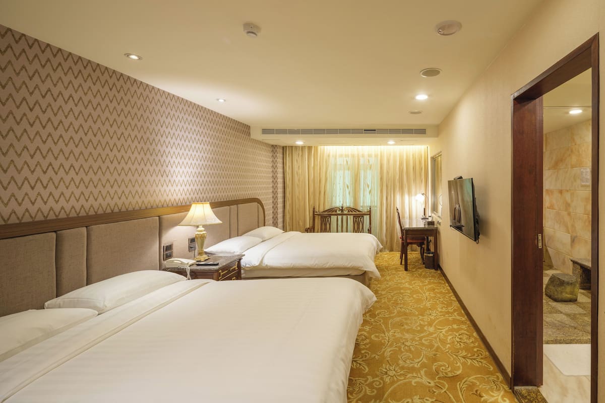Luxury Twin Room | Free WiFi, bed sheets