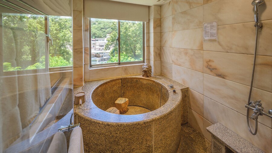 Grand Pleasure Spring Hotel