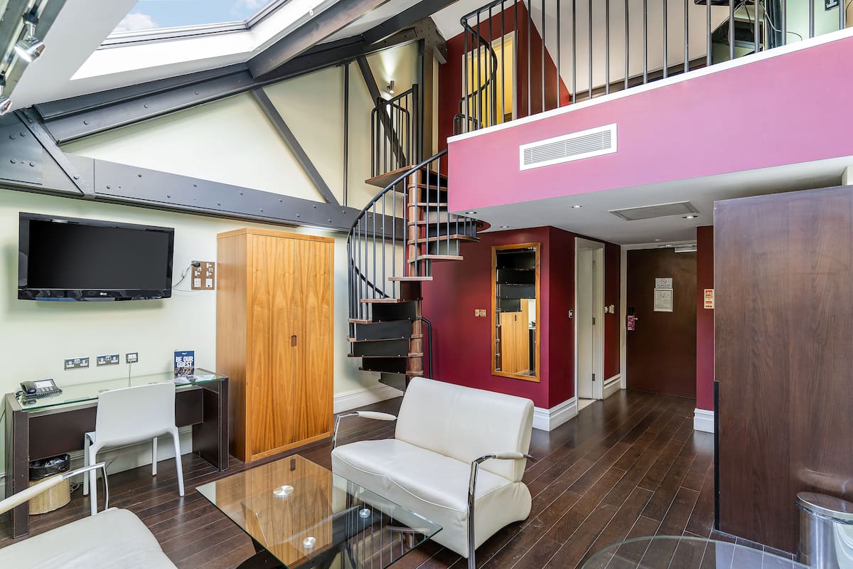 Loft Suite | 起居区 | 平板电视