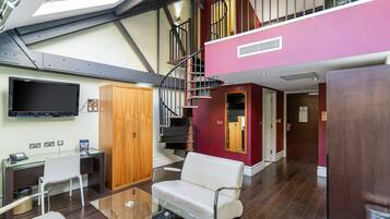 Loft Suite | Living area | Flat-screen TV