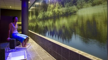 Een sauna, lichaamsbehandelingen, aromatherapie, hotstone-massages