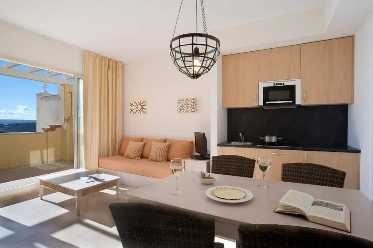 Living area | TV