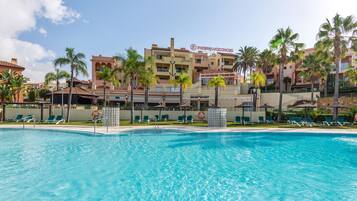 2 outdoor pools, pool umbrellas