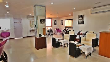 Couples treatment room(s), body treatments, hydrotherapy, aromatherapy