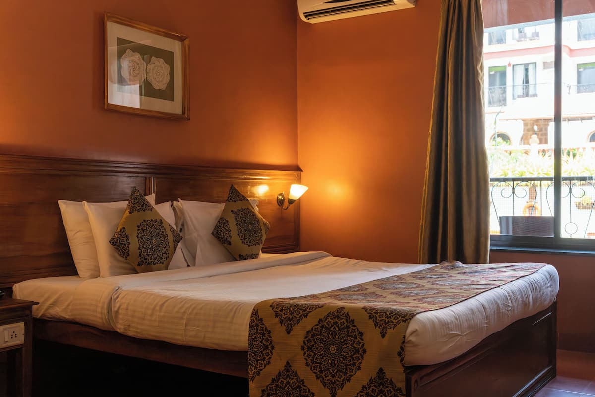 Minibar, in-room safe, desk, laptop workspace