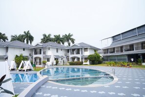 Kolam renang terbuka 
