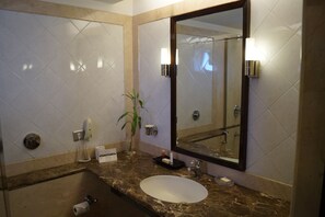 Free toiletries, towels - The President Hotel (Bengaluru)