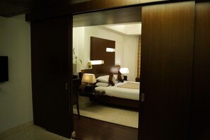 Luxury Room | Minibar, in-room safe, laptop workspace, blackout drapes - The President Hotel (Bengaluru)