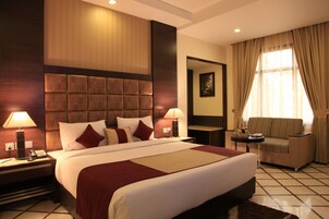 Premium bedding, minibar, in-room safe, desk
