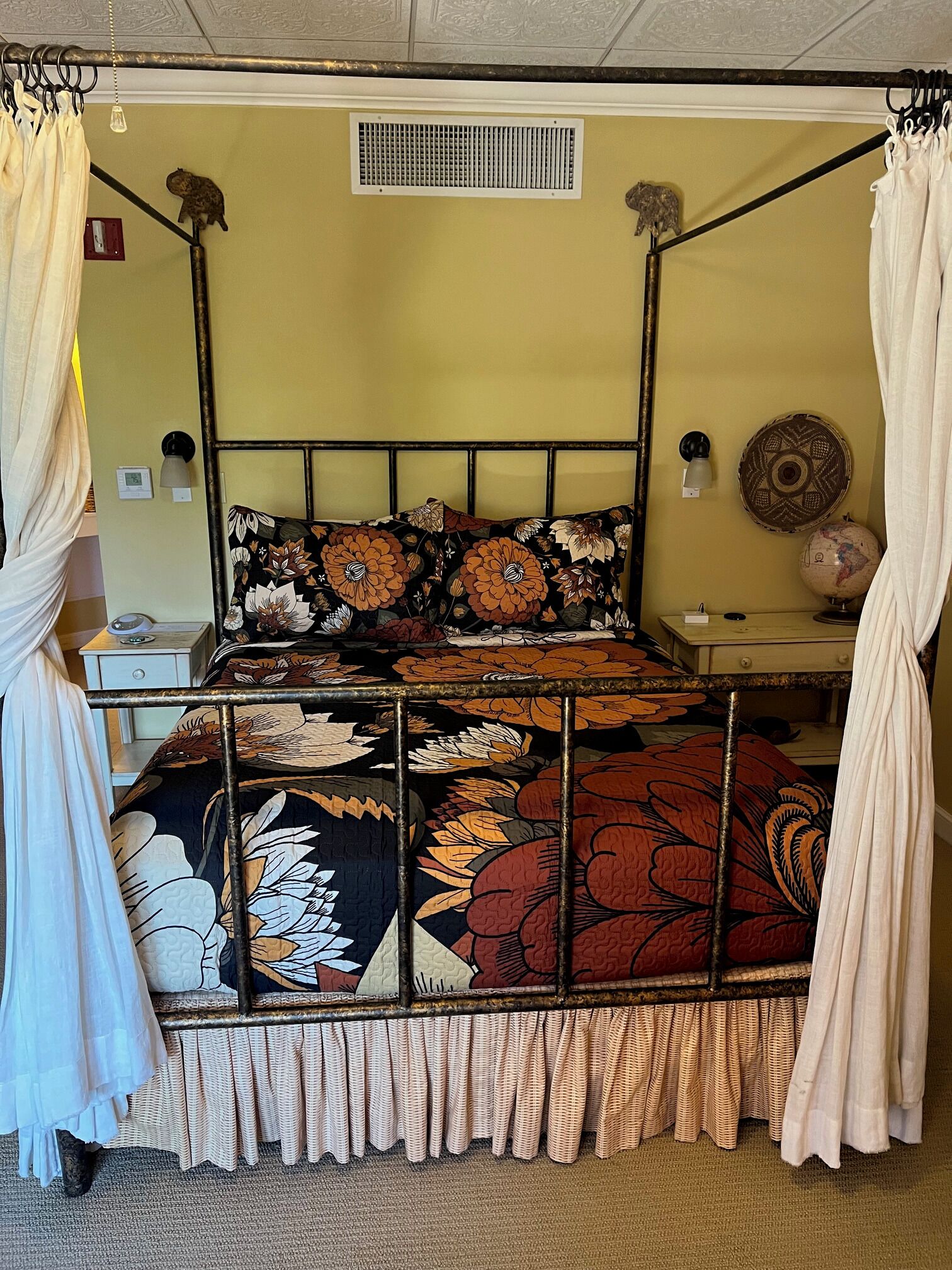 African Orchid / Hot Tub / Fireplace