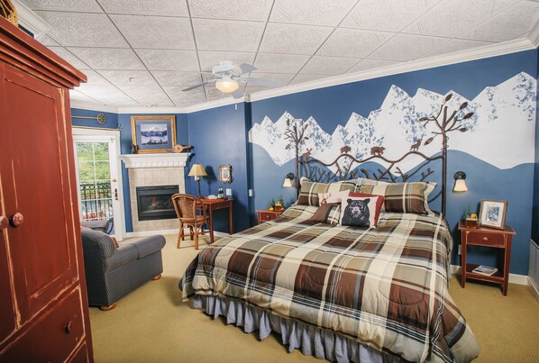 Colorado Columbine / King Bed / Fireplace | Decoración personalizada, muebles diferentes y escritorio 