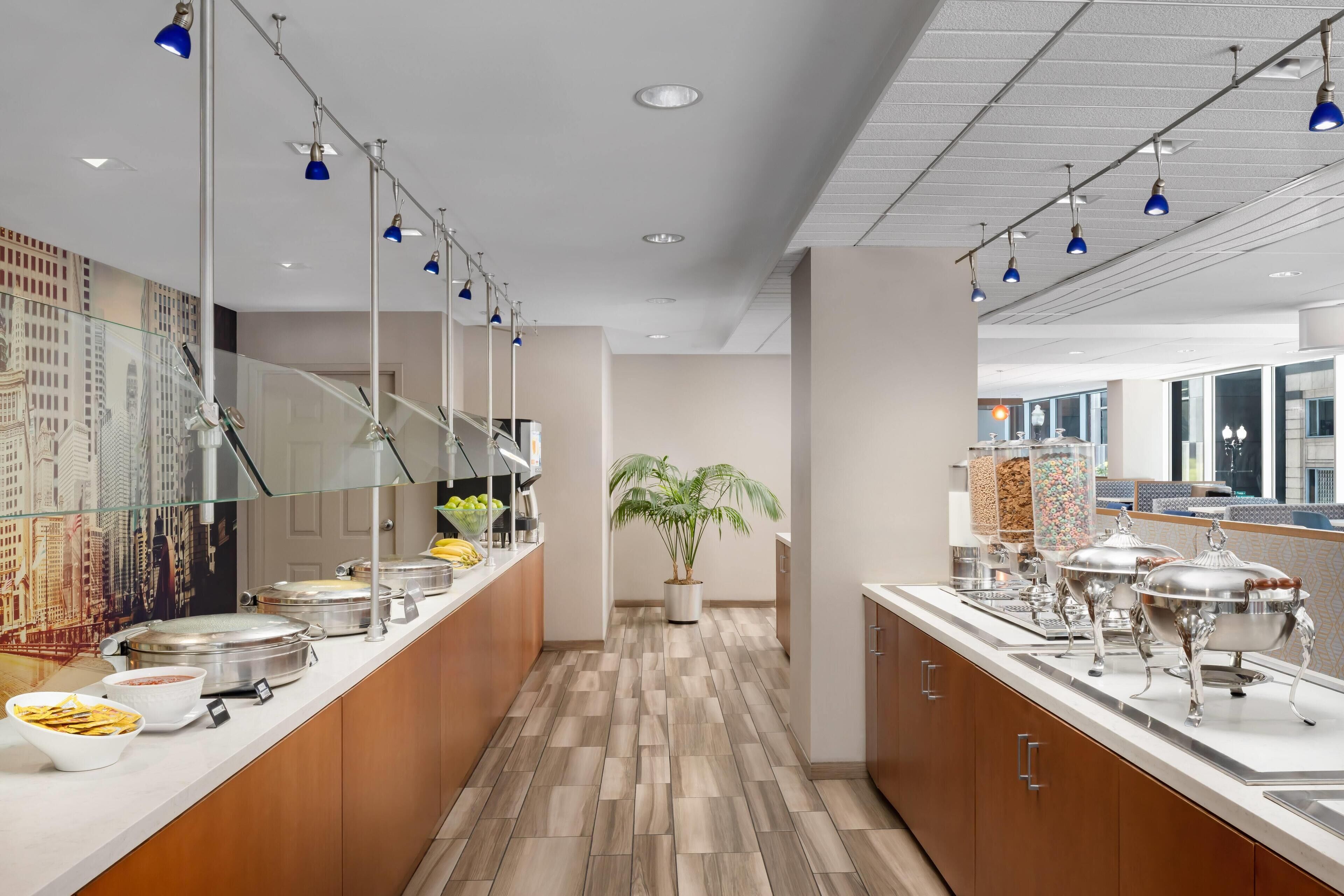 Tägliches inbegriffenes kontinentales Frühstück