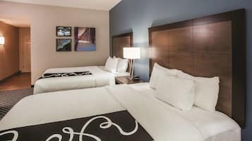 Premium bedding, desk, iron/ironing board, free cots/infant beds