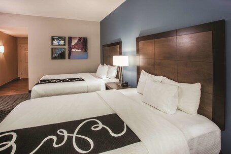 La Quinta Inn Suites by Wyndham Chicago Downtown - Image 4