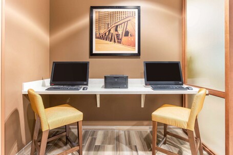 La Quinta Inn Suites by Wyndham Chicago Downtown - Image 25