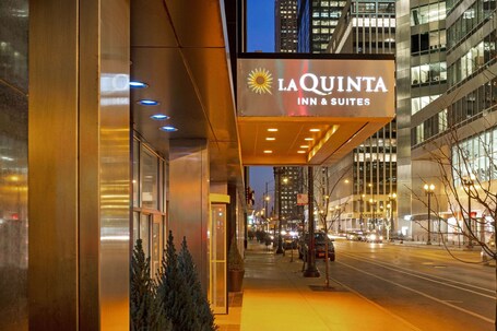 La Quinta Inn Suites by Wyndham Chicago Downtown - Image 9
