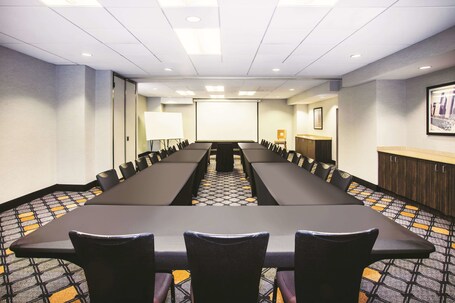La Quinta Inn Suites by Wyndham Chicago Downtown - Image 24