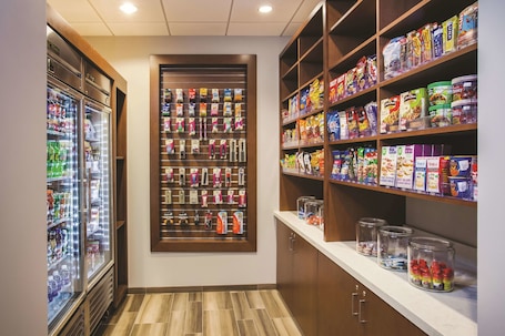 La Quinta Inn Suites by Wyndham Chicago Downtown - Image 14