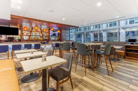 La Quinta Inn Suites by Wyndham Chicago Downtown - Image 43