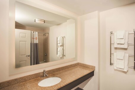 La Quinta Inn Suites by Wyndham Chicago Downtown - Image 46