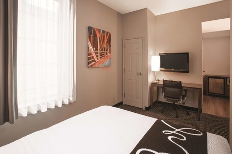 La Quinta Inn Suites by Wyndham Chicago Downtown - Image 64